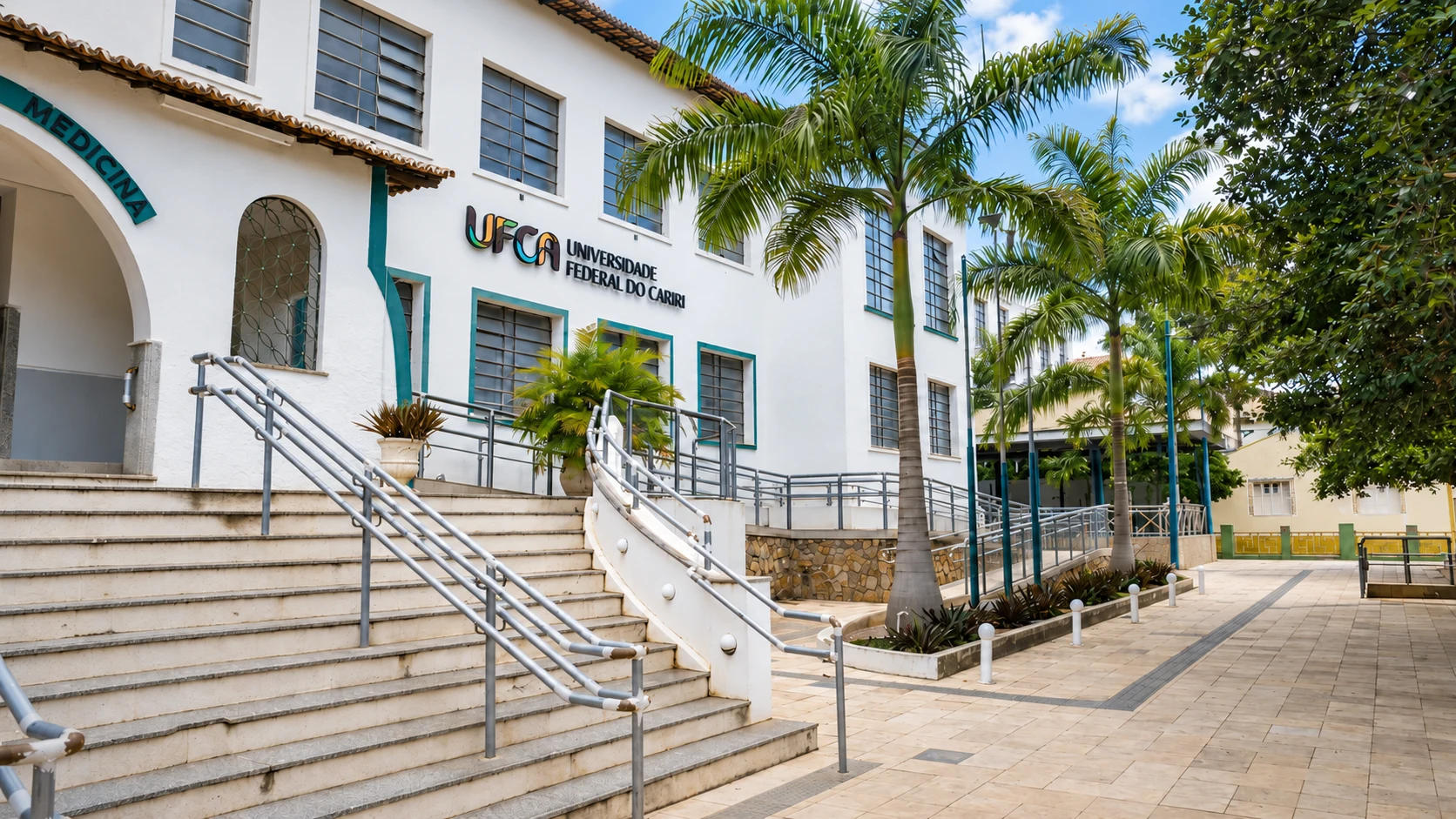 Fachada da Faculdade de Medicina da Universidade Federal do Cariri